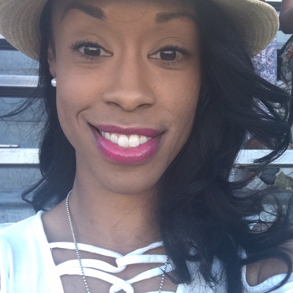 Meet your Posher, Whitney - Picture 2 of 2