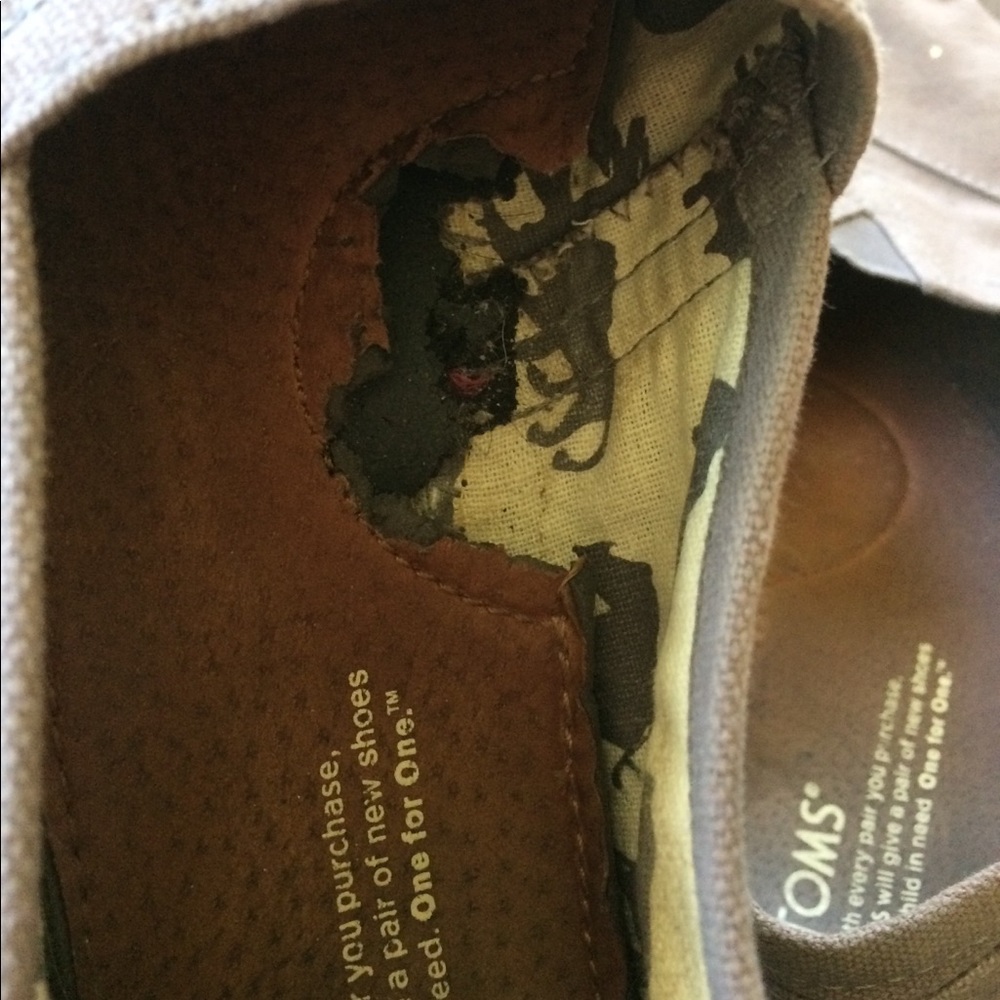 Toms - Picture 2 of 3