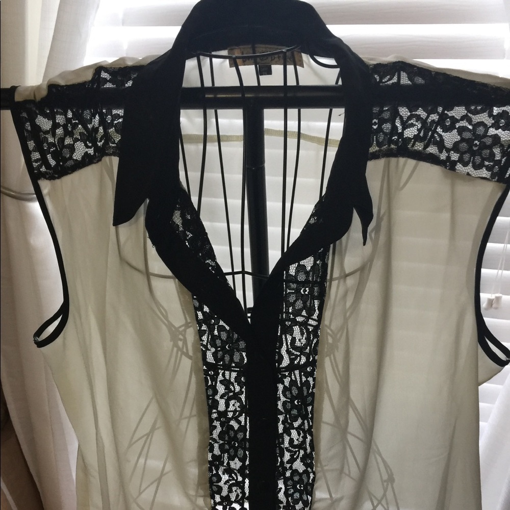 CREAM & BLACK LACE TOP