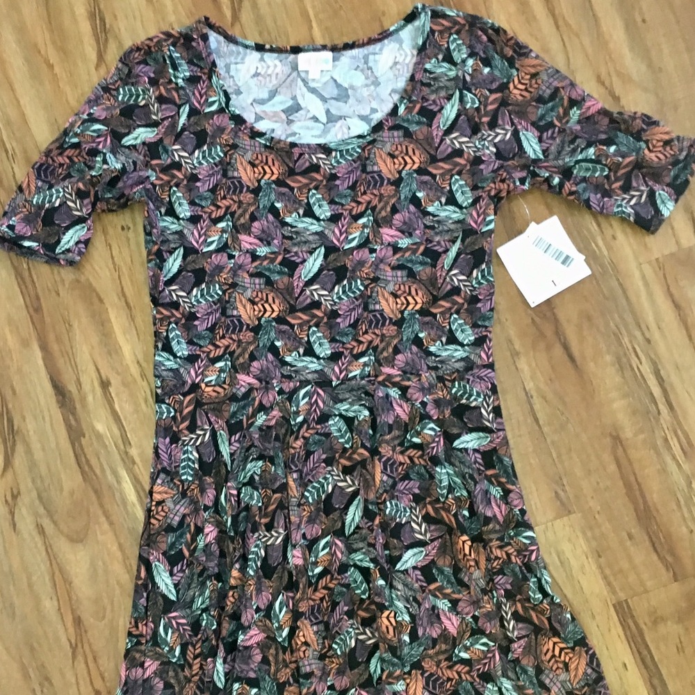 Sold! LulaRoe Nicole NWT 🎉 - Picture 2 of 8