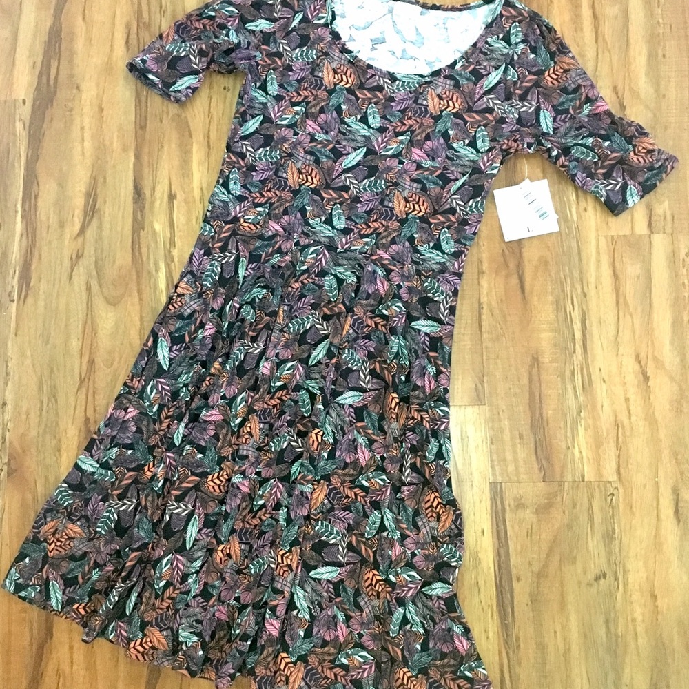 Sold! LulaRoe Nicole NWT 🎉 - Picture 4 of 8