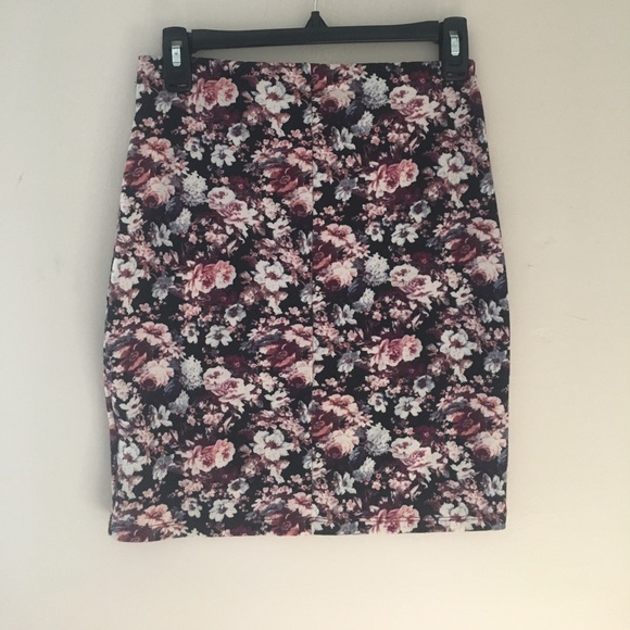 Floral high-waisted skirt - Picture 2 of 4