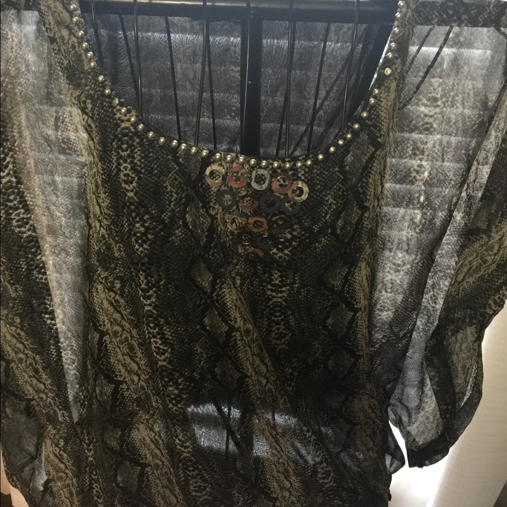PLUS SIZE EMBELLLISHED SILKY TOP