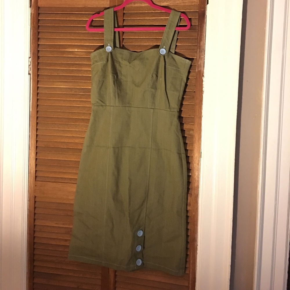 EC Star green jumper with blue buttons