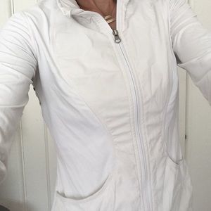 Lulu white jacket with hood