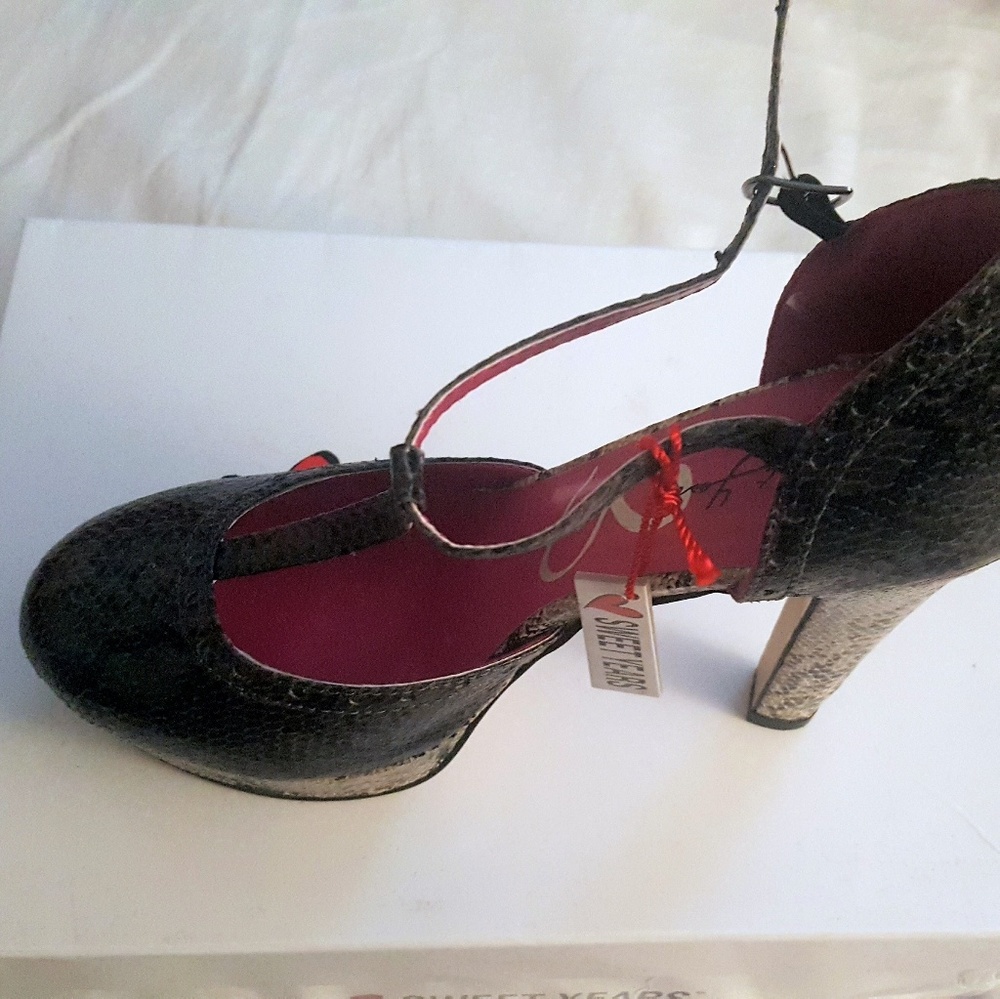 Shoes - Picture 3 of 3