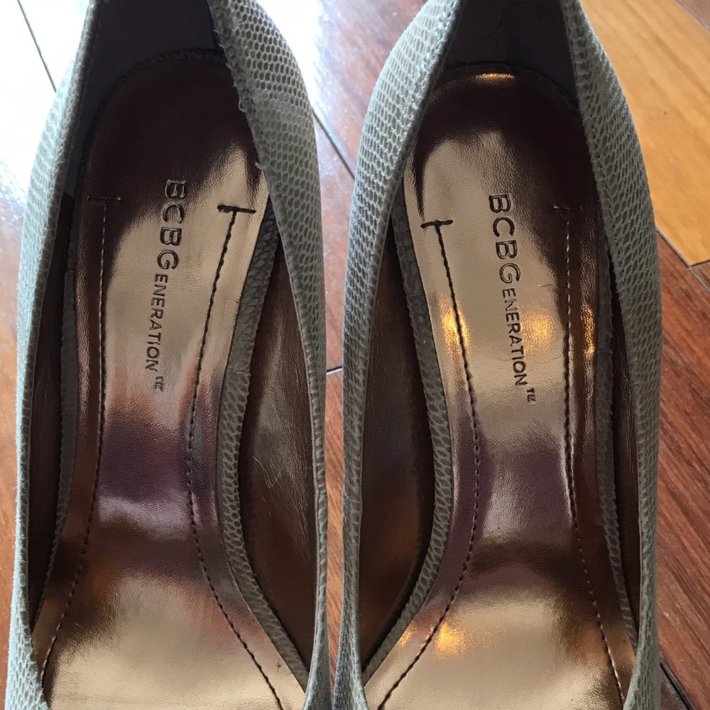 BCBG engeration- nude/taupe heels
