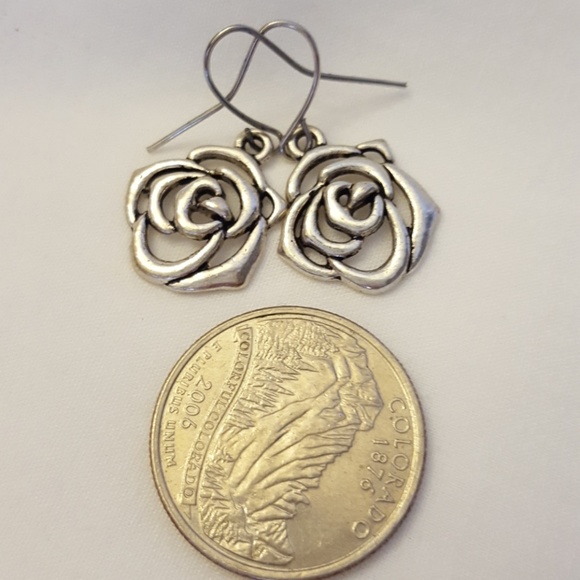 NWT Simple rose drop earrings - Picture 2 of 2
