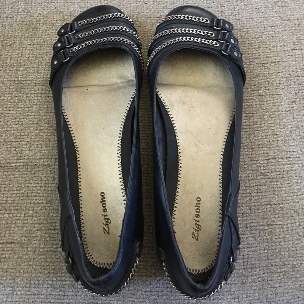 Black chain flats