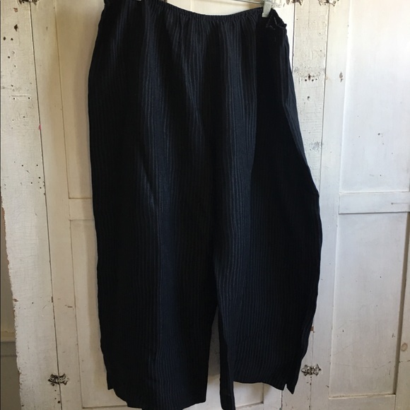 Pants - Textured black silk cropped pant, L/XL