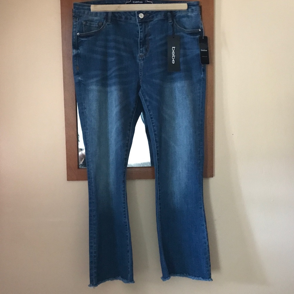 Bebe Capri Heartbreaker Crop Flare NWT 31