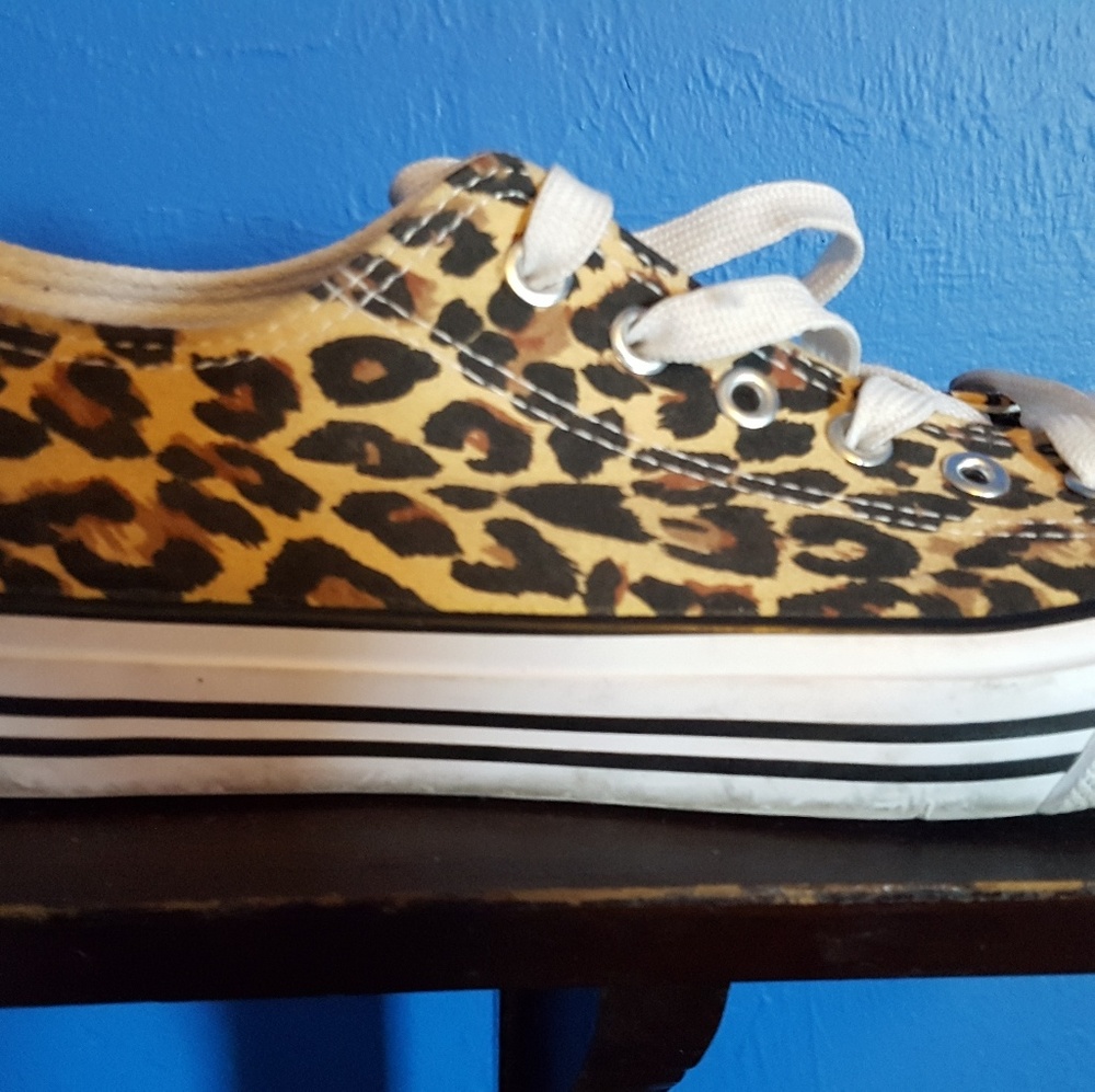 Leopard low rise shoes