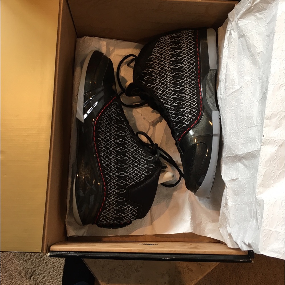 Dead stock  Air Jordan XX3's size 10