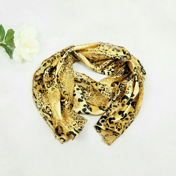 ⭐ CHRISTMAS SALE⭐ ANIMAL PRINT SCARF - Picture 1 of 2