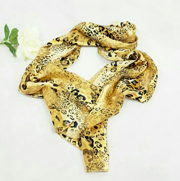 ⭐ CHRISTMAS SALE⭐ ANIMAL PRINT SCARF - Picture 2 of 2