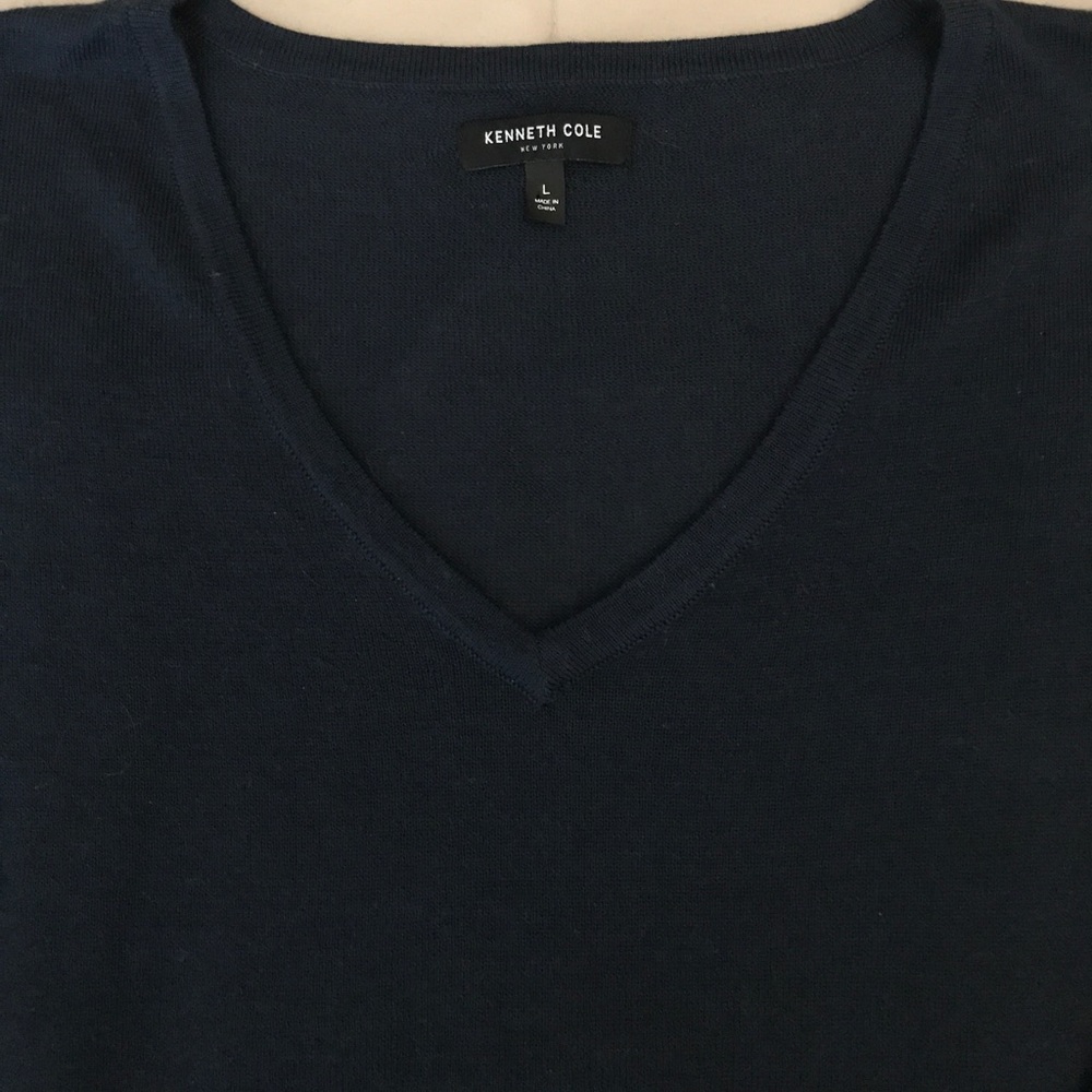 Kenneth Cole light weight navy sweater