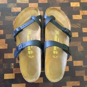 BRAND NEW Black "Mayari" Style Birkenstocks!