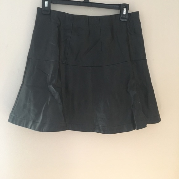 Feux leather mini skirt - Picture 2 of 4