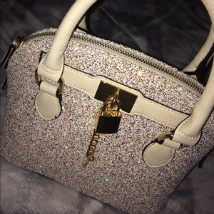 😍 HOLD ✋🏾NWOT: ALDO Glitter Cormak Purse 😍😉