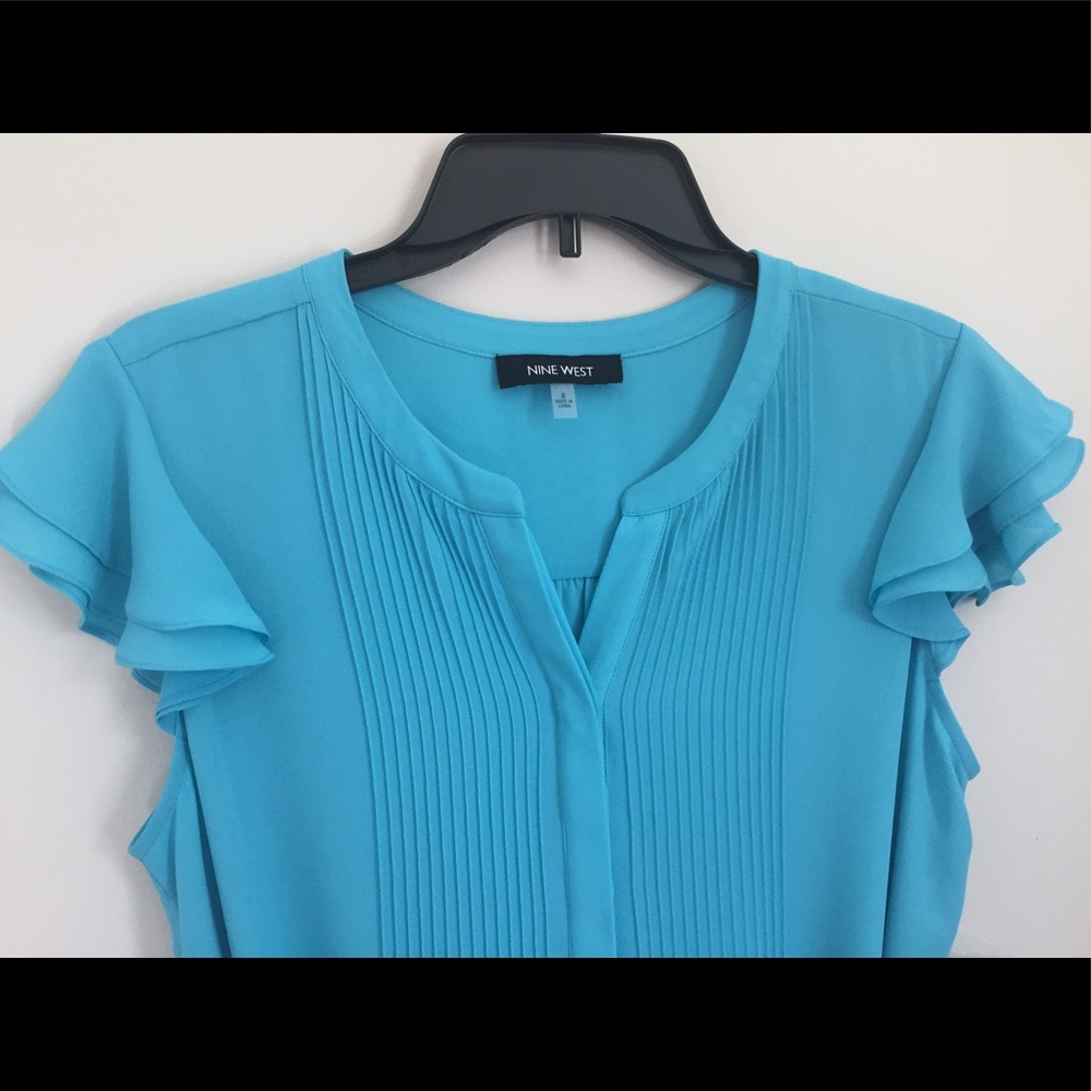 Nice summer dress. Flattering!