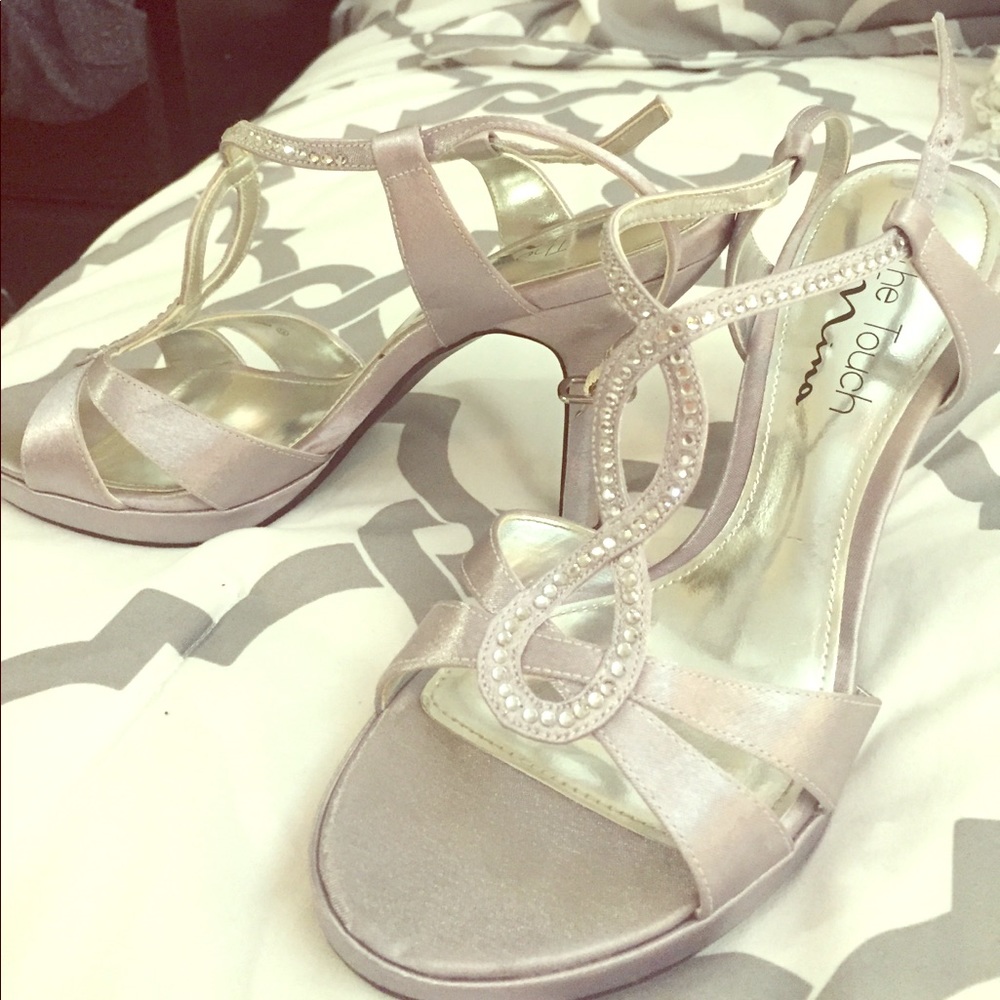 Like new Nina silver rhinestone heels