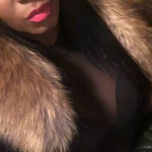 Meet your Posher, Kenisha