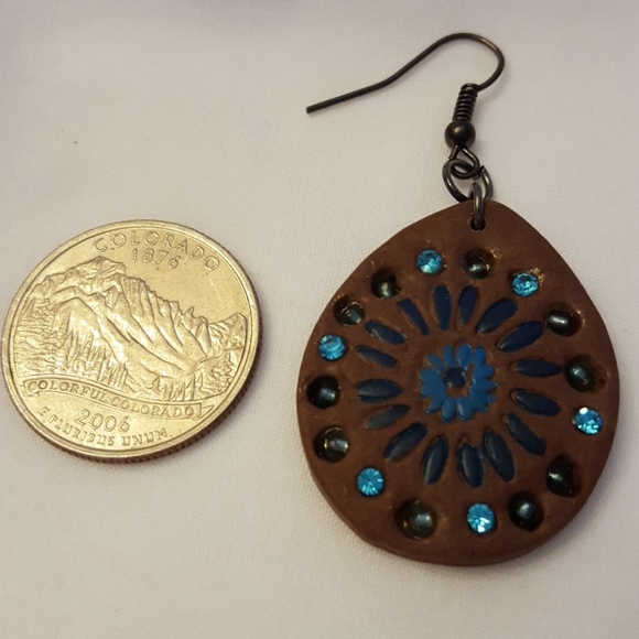 Pretty inlaid leather drop earrings - Picture 2 of 2