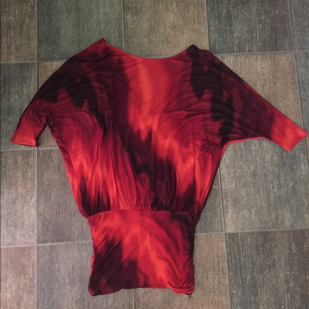 Orange/red tie-dye tunic. One size