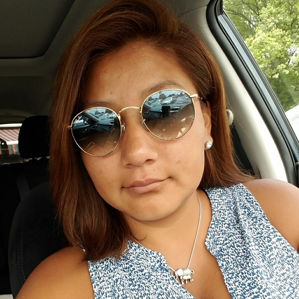 Meet your Posher, Mayra