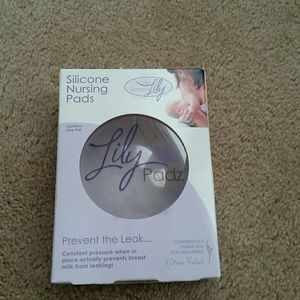Brand New Lily Padz Silicone Nursing Pads