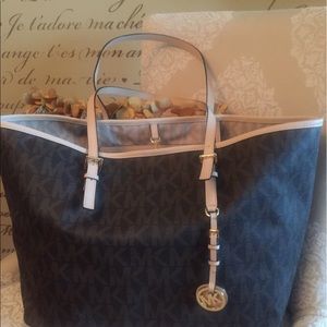 SALE ONE DAY!! Michael Kors Large Jet Set Tote