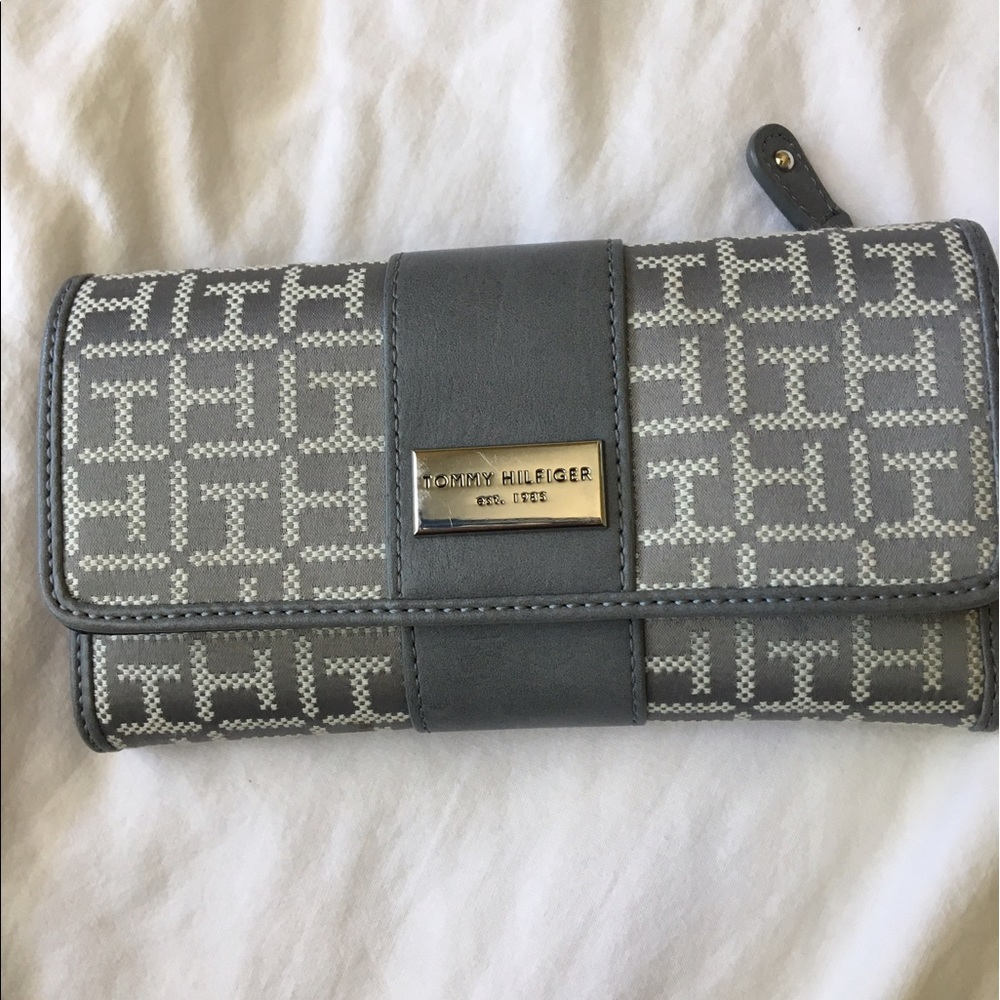 Tommy Hilfiger trifold wallet perfect condition