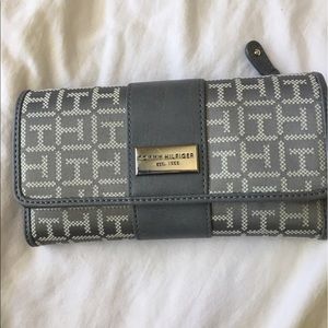 Tommy Hilfiger trifold wallet perfect condition