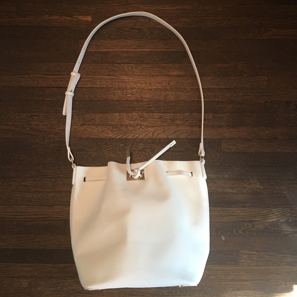 Primp white bucket bag