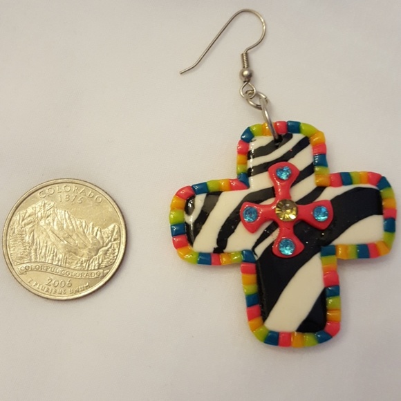 Zebra cross drop earrings - Picture 2 of 2