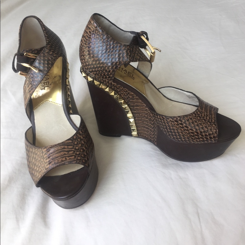 MICHAEL KORS STUD WEDGES