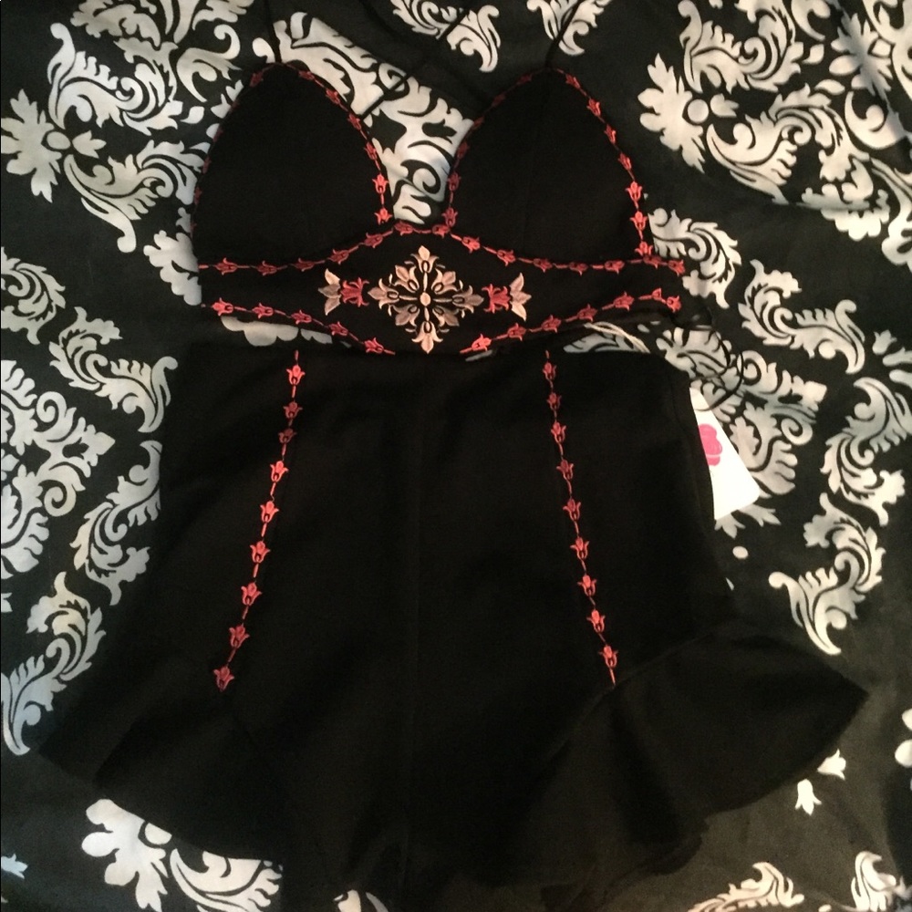 Black cut out romper - Picture 3 of 4