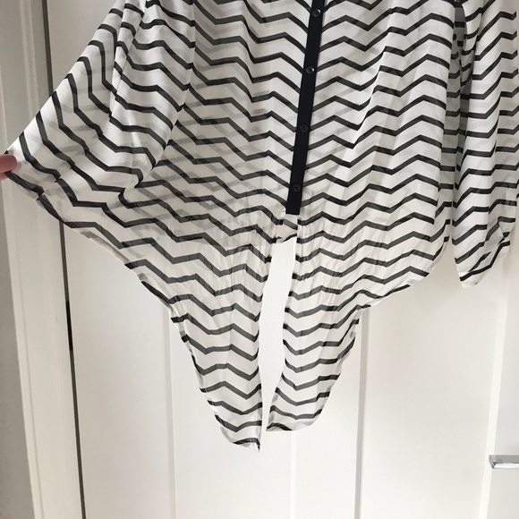 Like new Sheer Express blouse - Picture 8 of 8