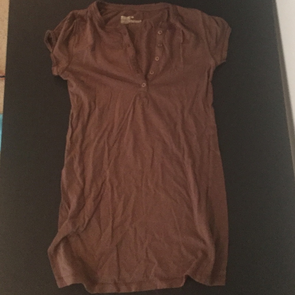 Brown v neck tee with small buttons - NWOT