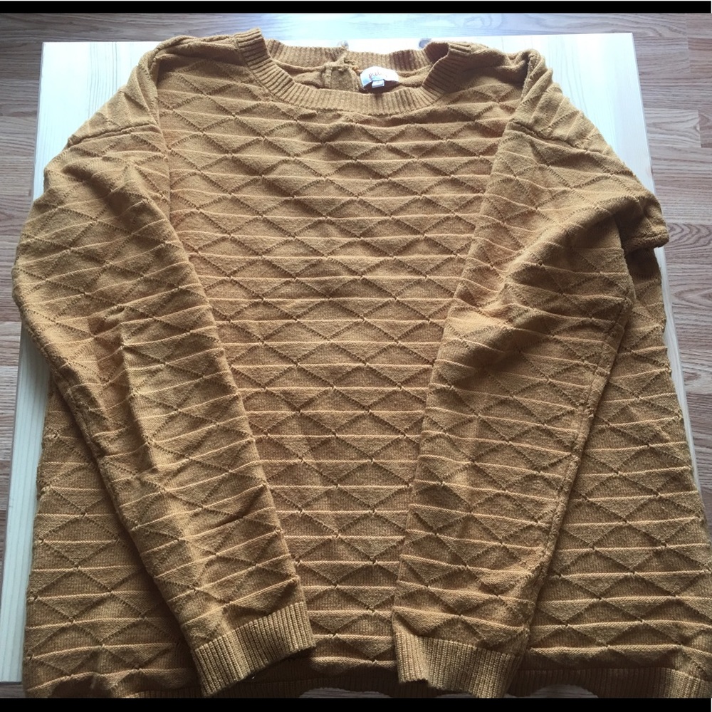 Pixley Nilla Button Back Sweater
