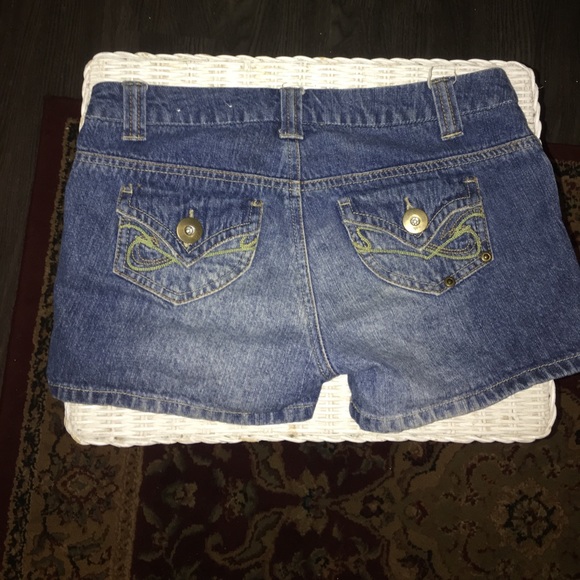 Light blue denim shorts - Picture 2 of 3