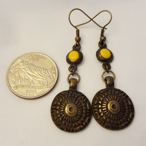 Antique looking metal and yellow drop earrings - Picture 2 of 2