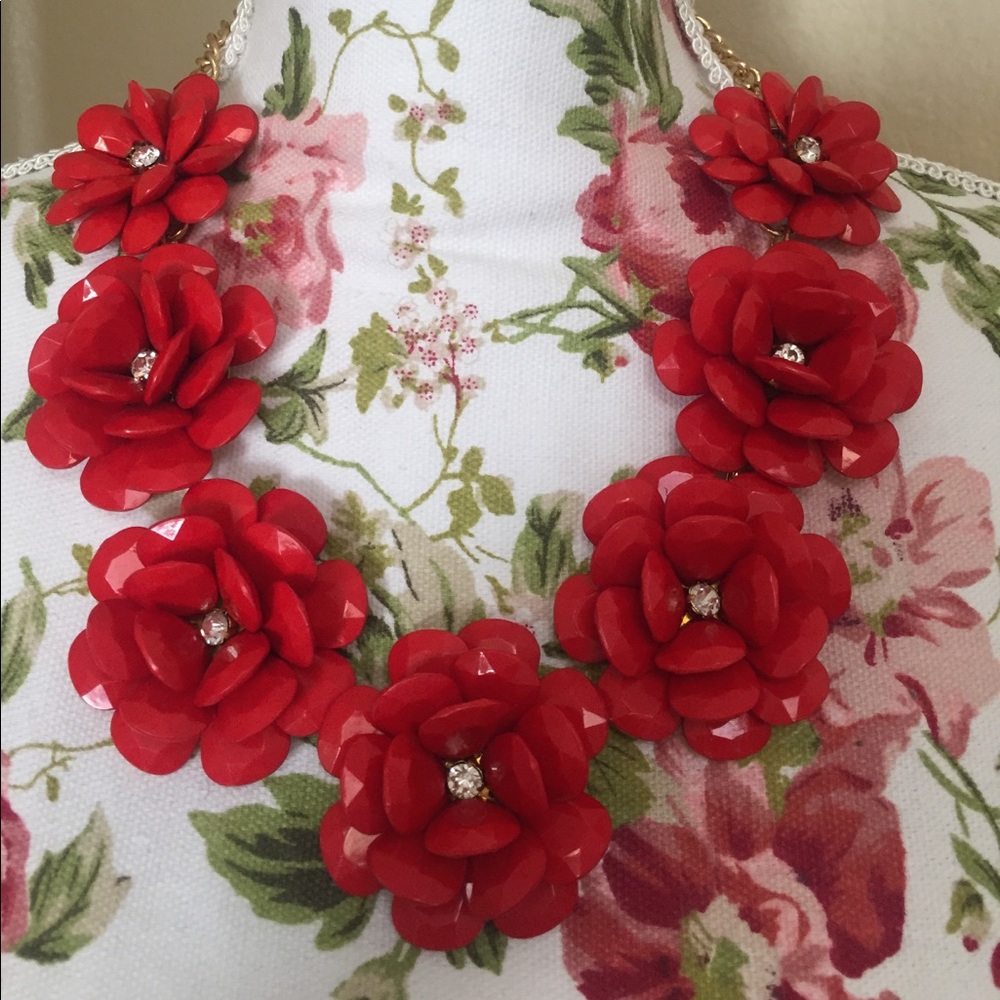 Beautiful Red flower necklace!