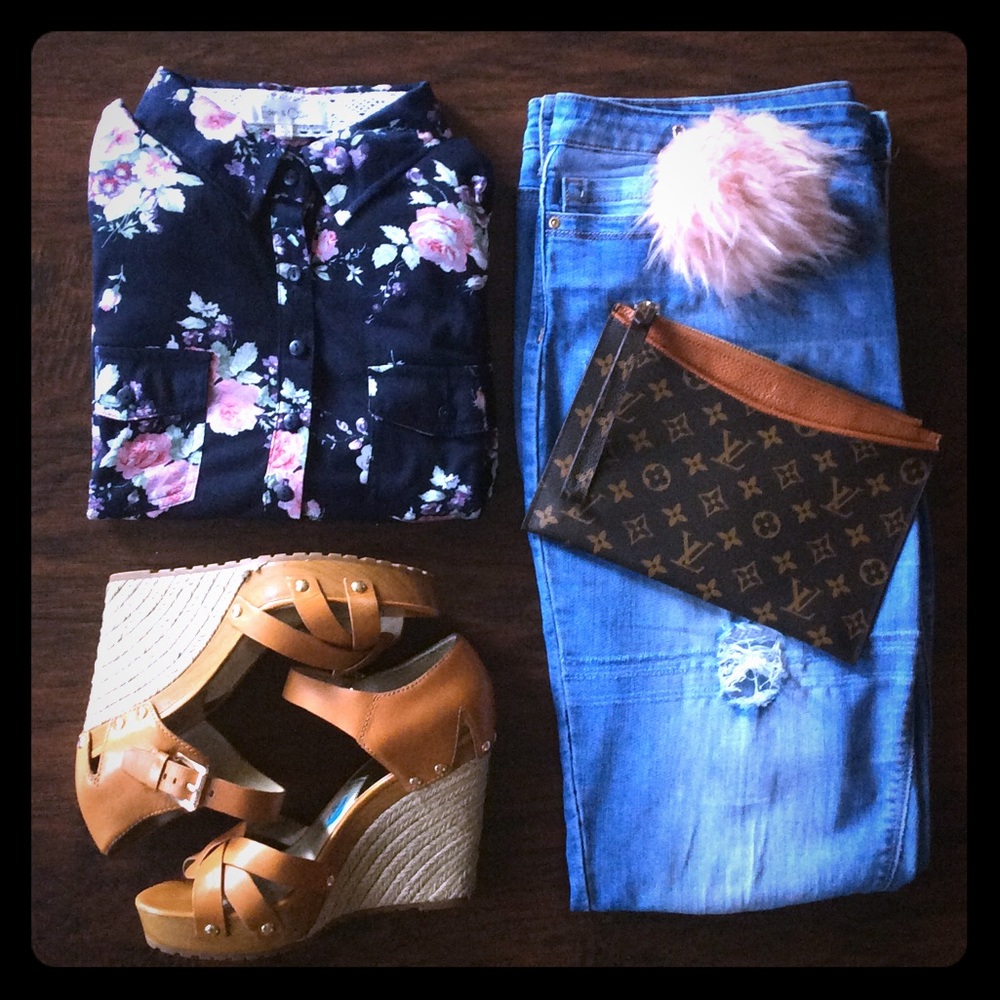 A beautiful, floral top🦄👄