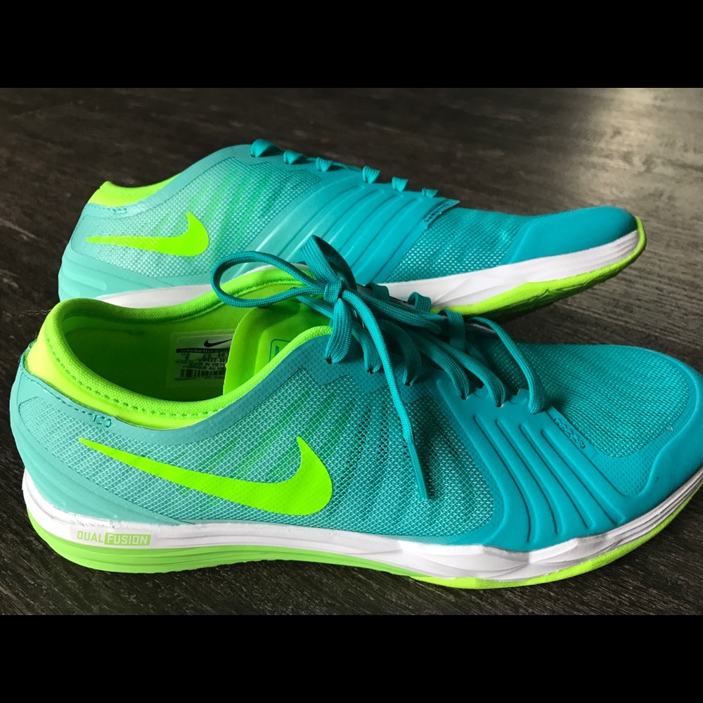 Size 9, woman's Dual Fusion 4 training Nikes