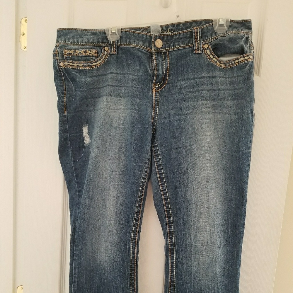 Maurices jeans