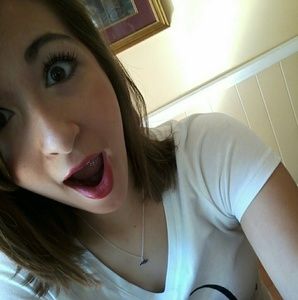 Meet your Posher, Victoria