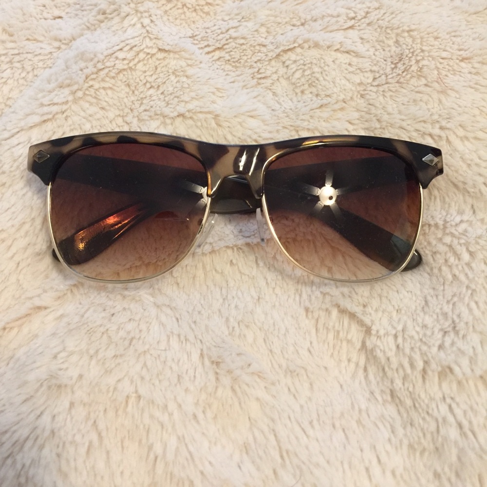Brown tortoise wayfarer