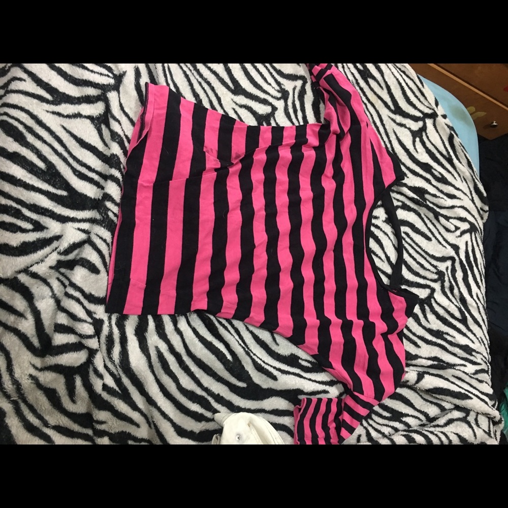 Pink and black 3/4 sleeve shirt