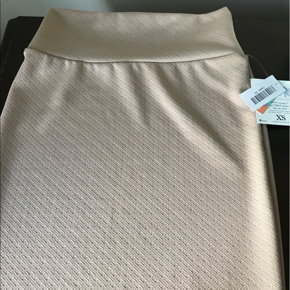 BNWT Lularoe Cassie Skirt